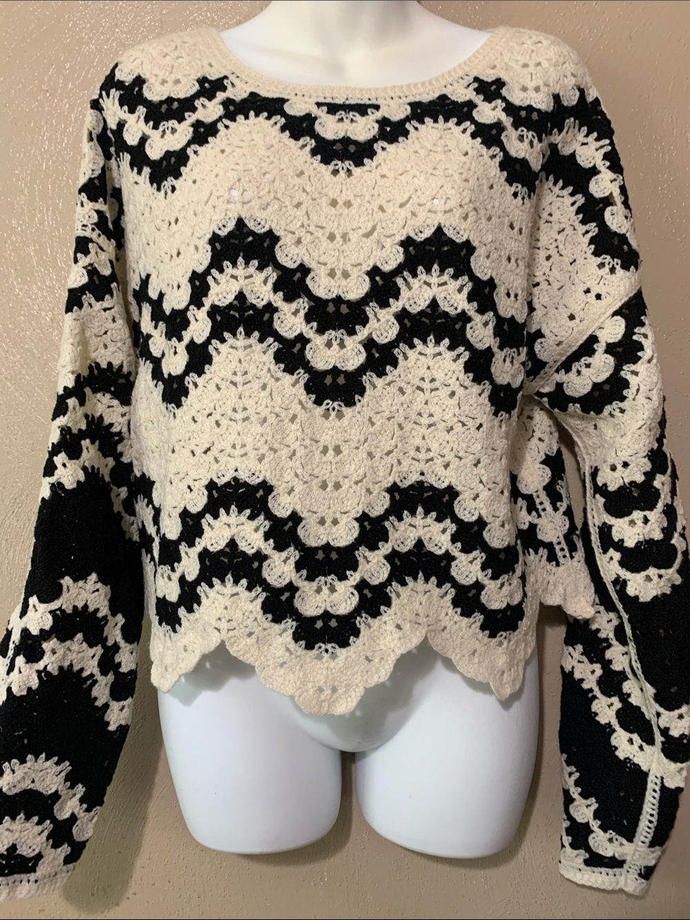 Rebellion size M Black & Cream Crochet Wave Scoopneck Sweater NWT